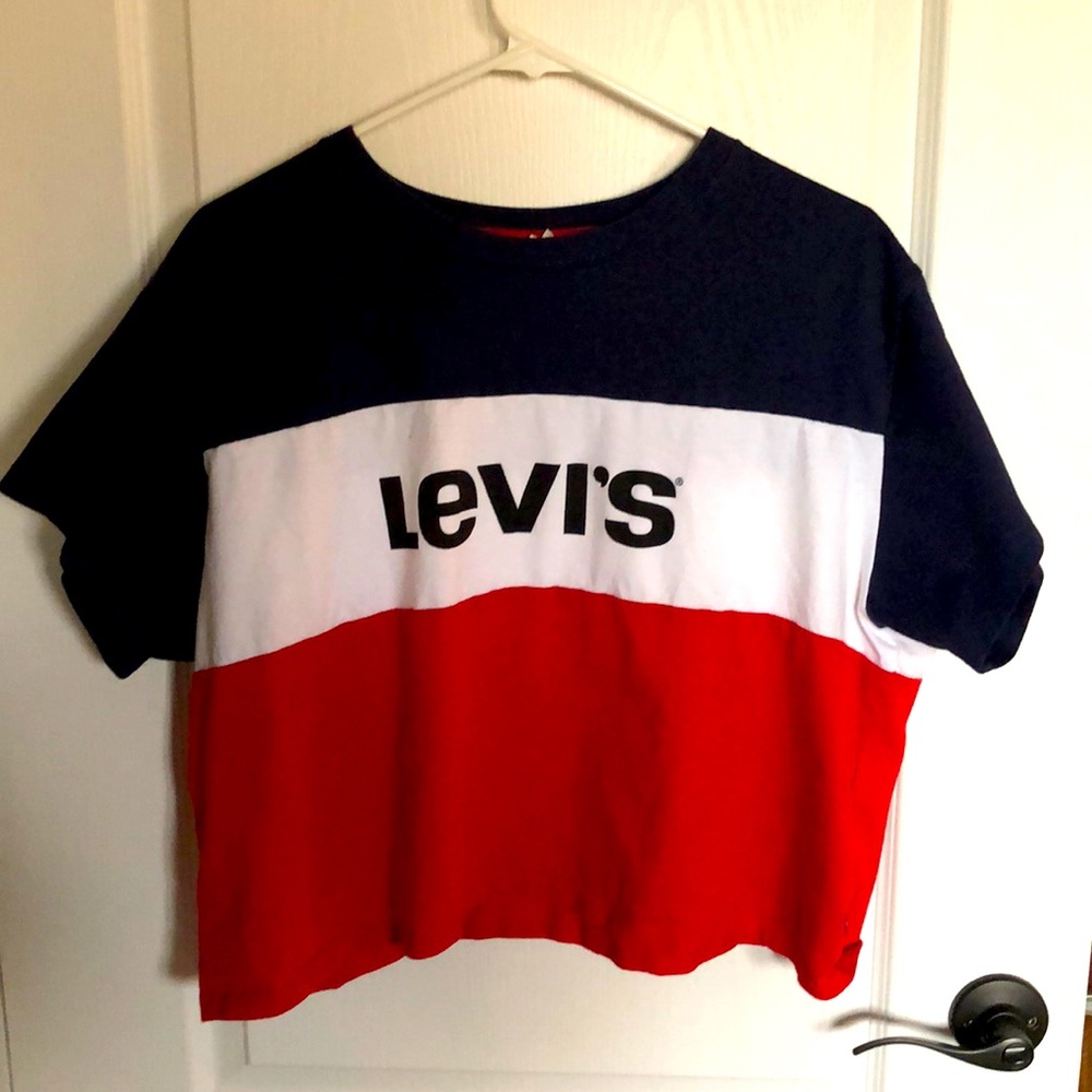 Levi’s Cropped Tshirt - Picture 1 of 5